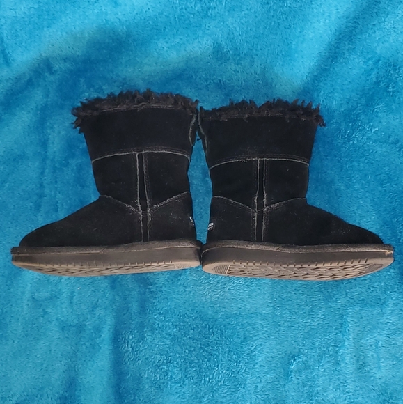 Size 8 Toddler Ugg Boots - Picture 4 of 8